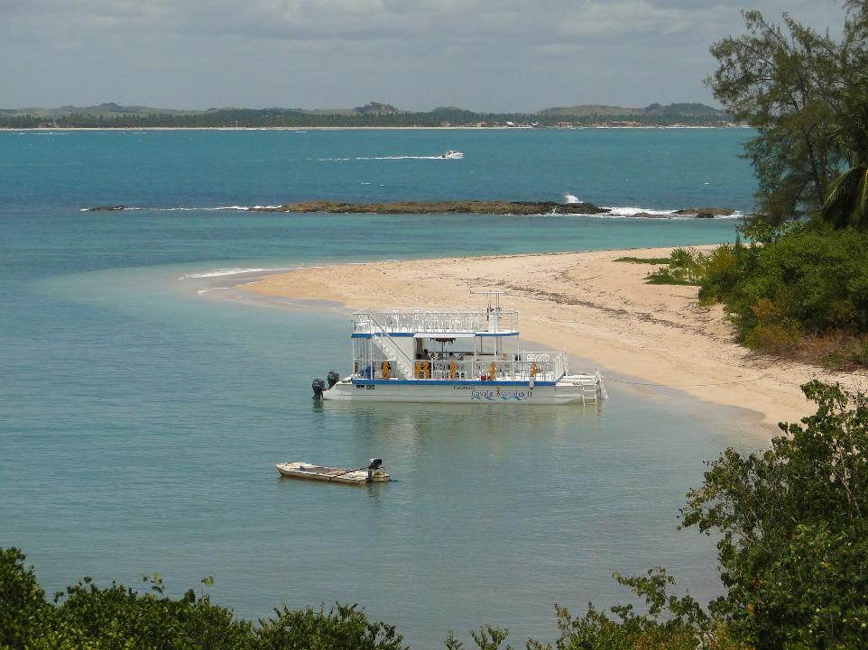 grande fluxo de turista na ilha de santo aleixo