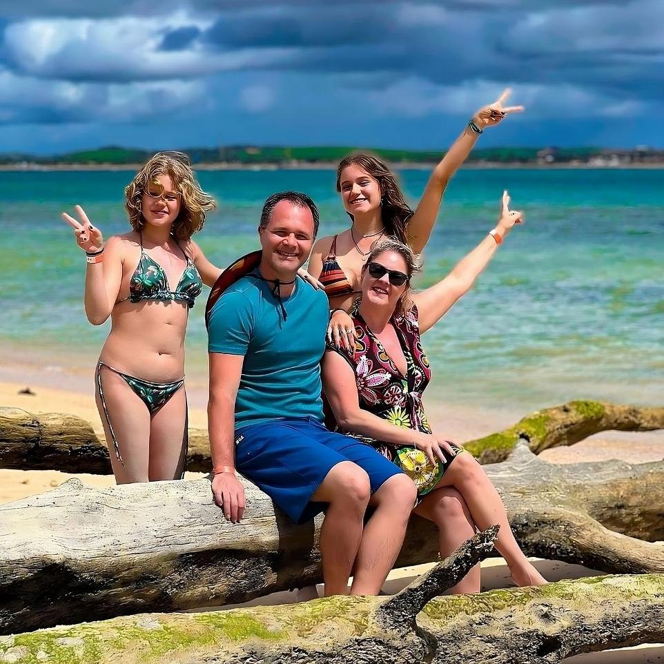 Family enjoying the island of Santo Aleixo